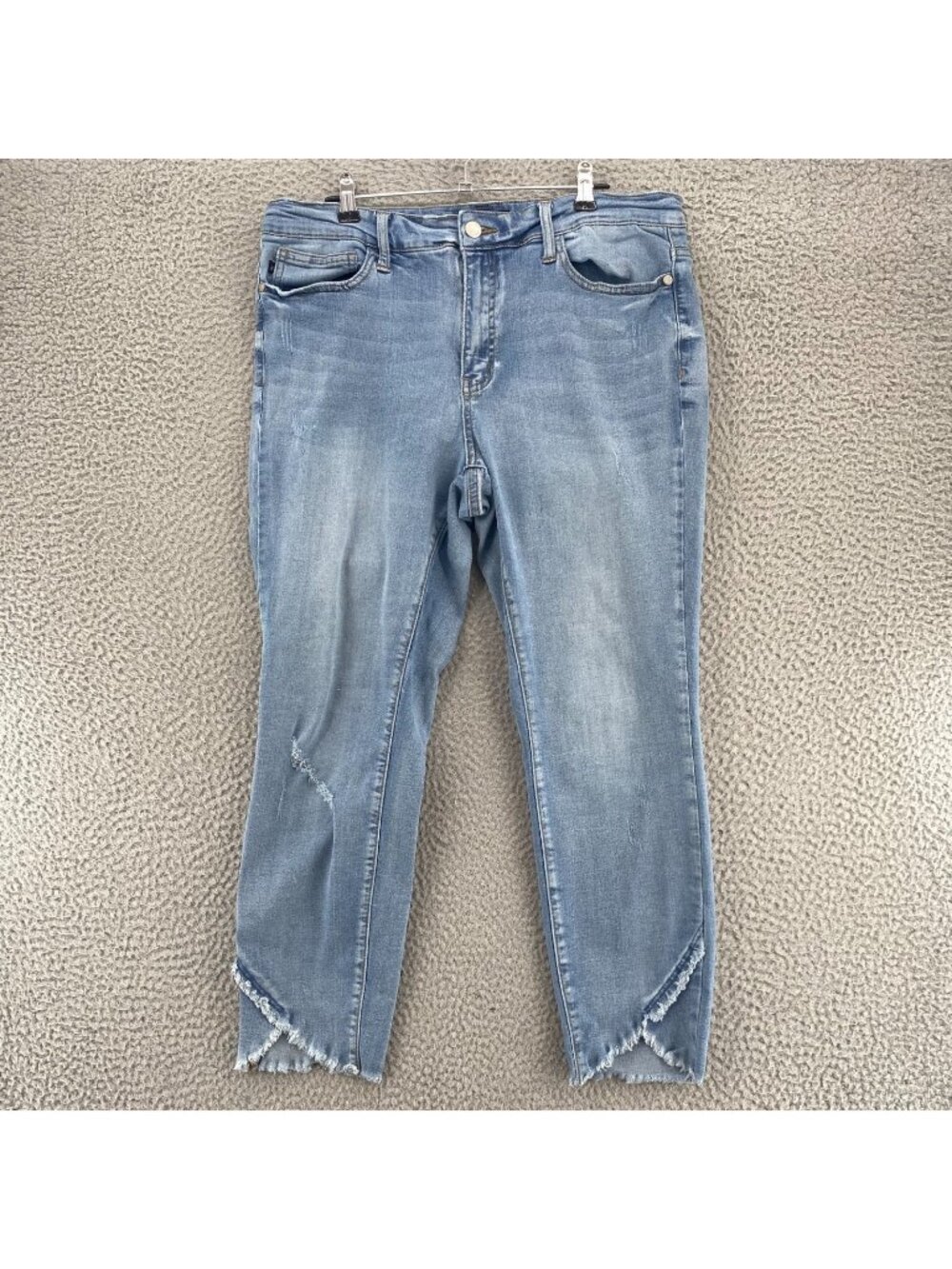 Judy Blue Jeans Womens 14W Blue Skinny Fit Capri Frayed Hem Distressed Pockets